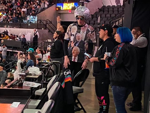 开云体育下载-【现场】被兴奋和喜悦淹没！见证波波登顶历史第一